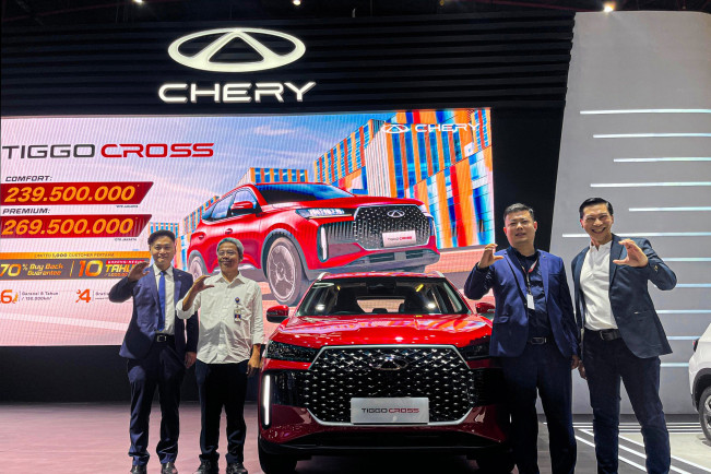 12 Mobil Baru Meluncur di Hari Pertama IIMS 2025